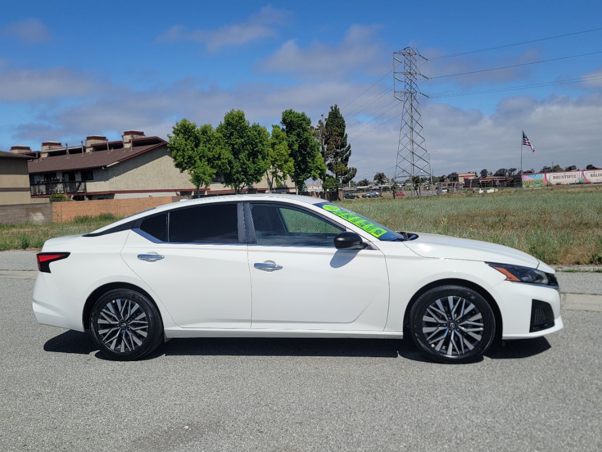 2025 Nissan Altima SV - Photo 6
