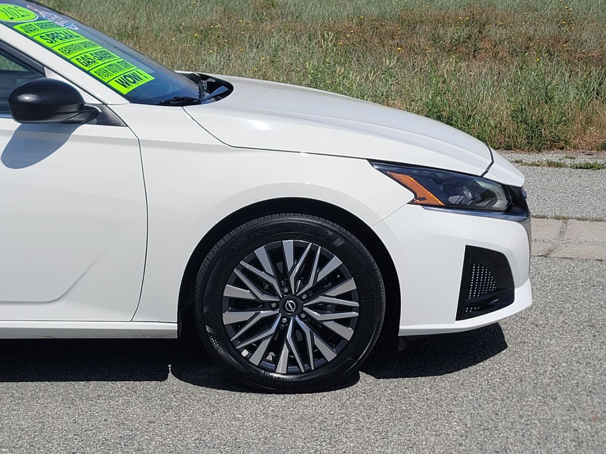 2025 Nissan Altima SV - Photo 7