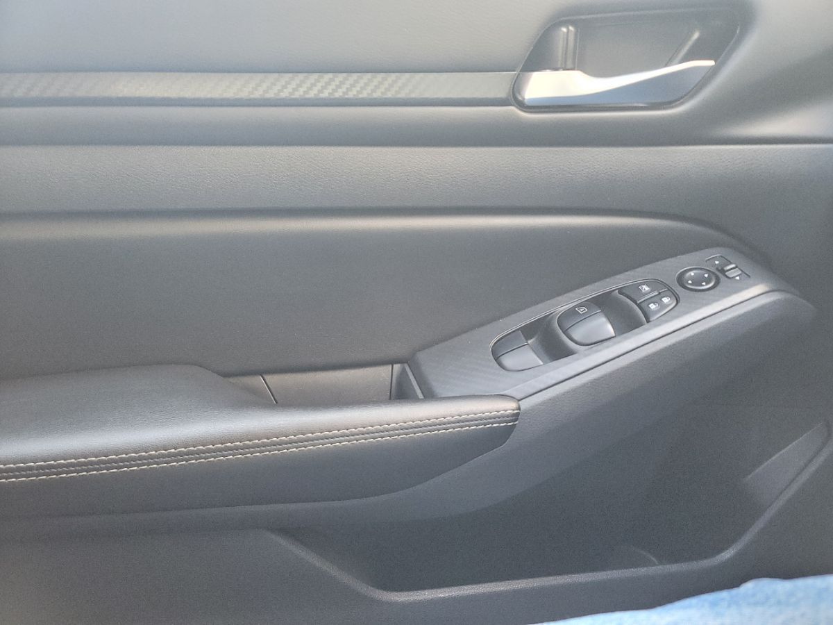 2025 Nissan Altima SV - Photo 9