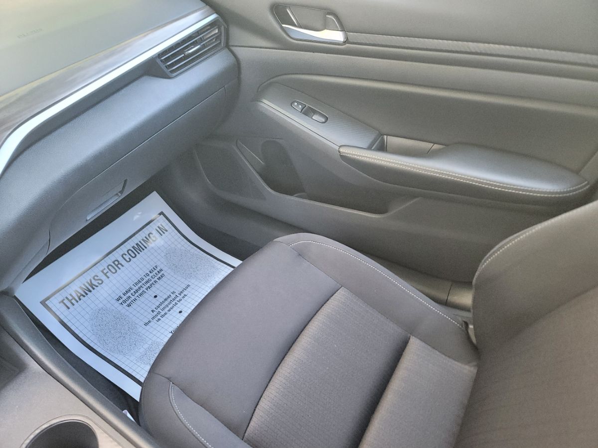 2025 Nissan Altima SV - Photo 13