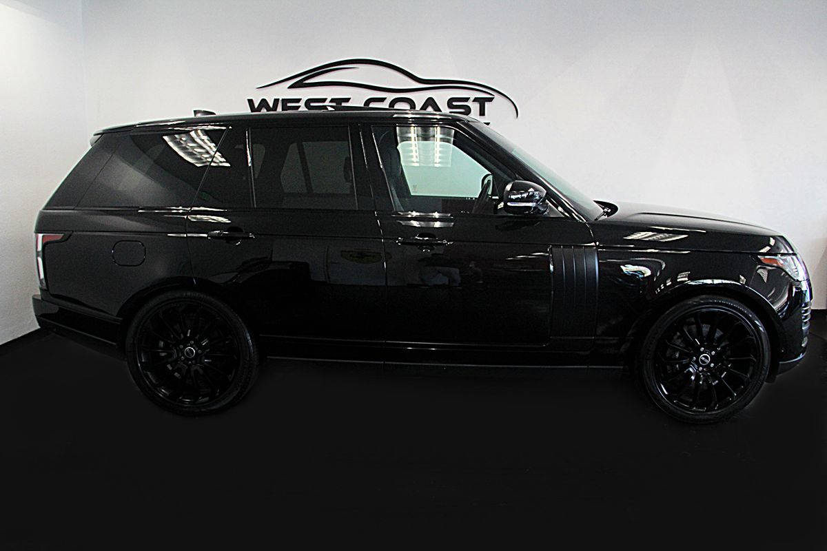 2020 Land Rover Range Rover HSE **Luxury Package** Black out package** **Premium Wheels** 1-Owner