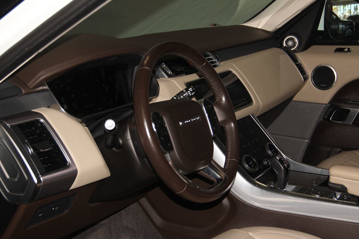 2018 Land Rover Range Rover Sport HSE photo 14
