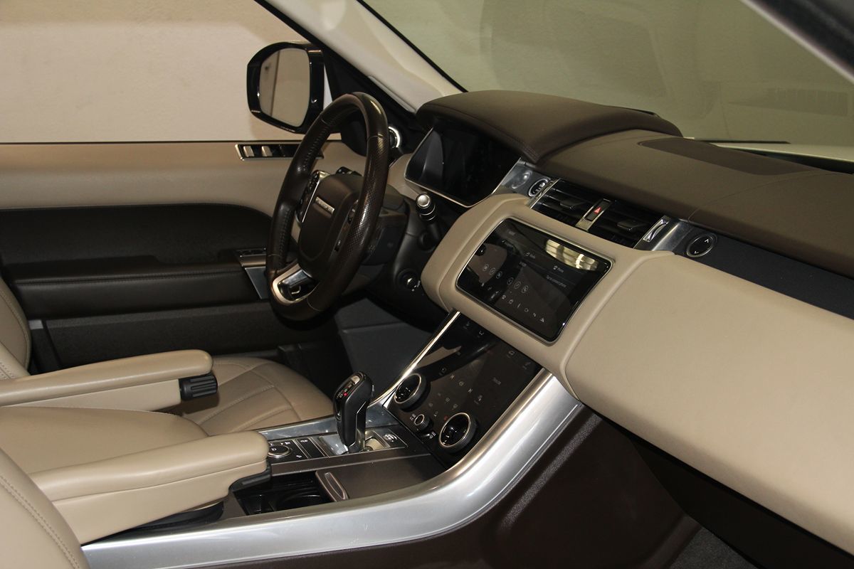 2018 Land Rover Range Rover Sport HSE photo 32