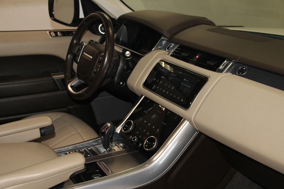 2018 Land Rover Range Rover Sport HSE photo 35