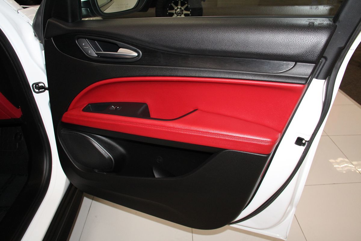 2020 Alfa Romeo Stelvio photo 30