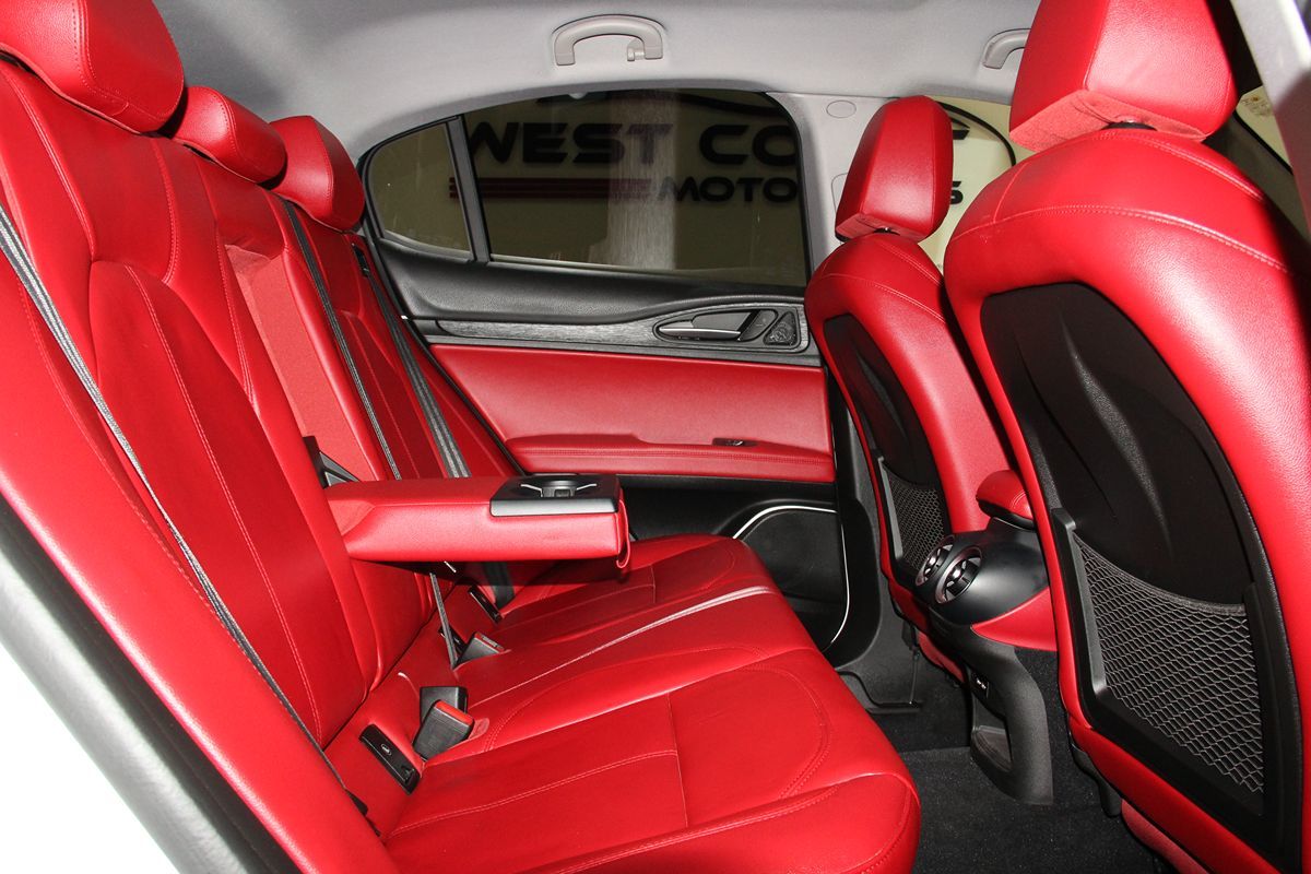 2020 Alfa Romeo Stelvio photo 28