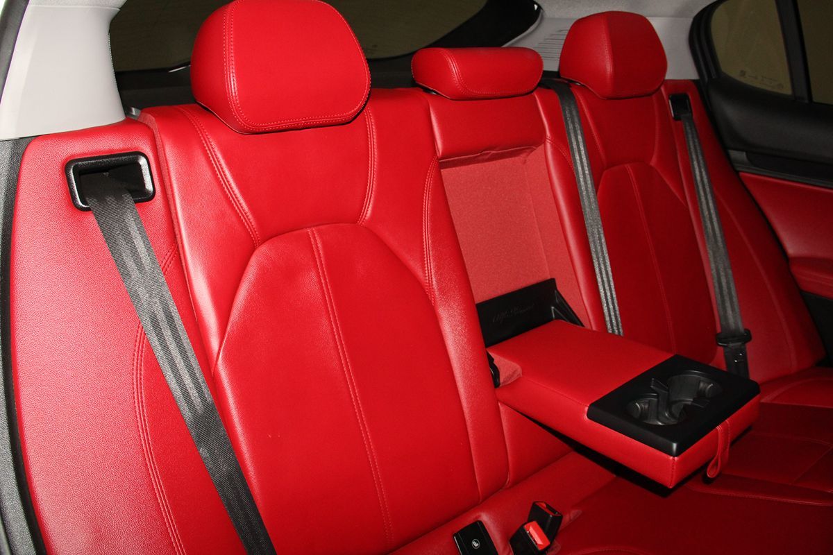 2020 Alfa Romeo Stelvio photo 25