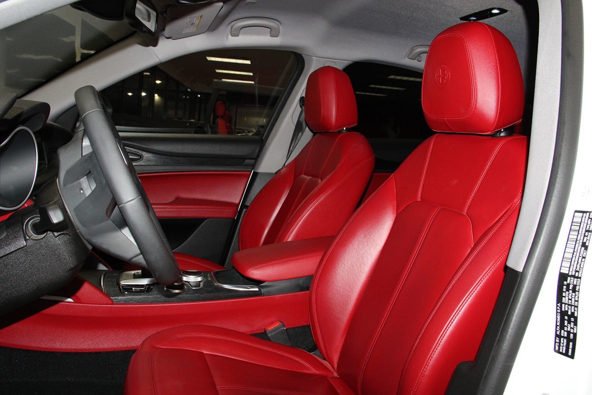 2020 Alfa Romeo Stelvio photo 21