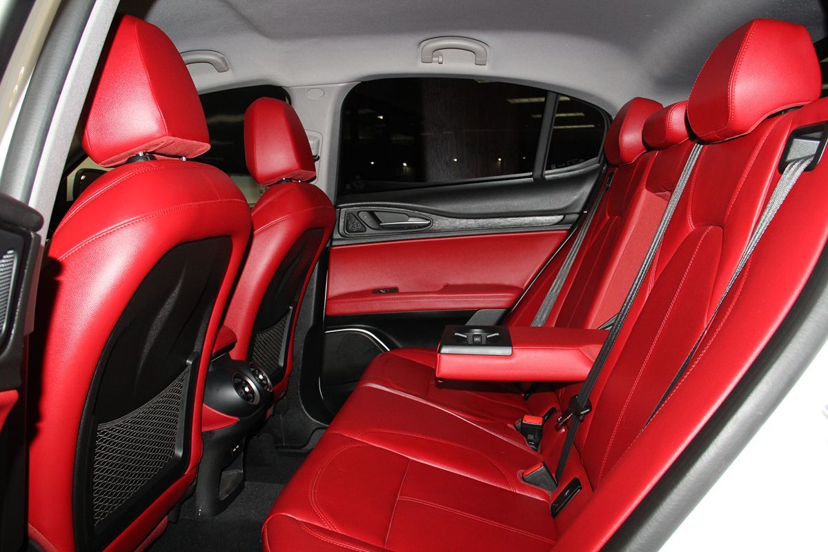 2020 Alfa Romeo Stelvio photo 24