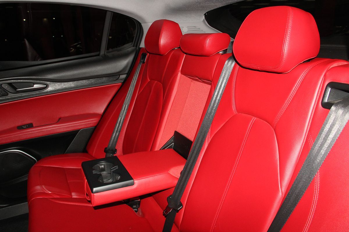 2020 Alfa Romeo Stelvio photo 27