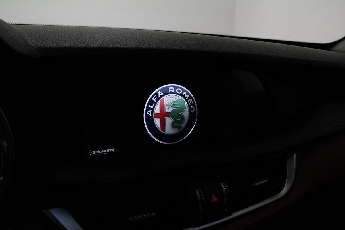 2020 Alfa Romeo Stelvio photo 18