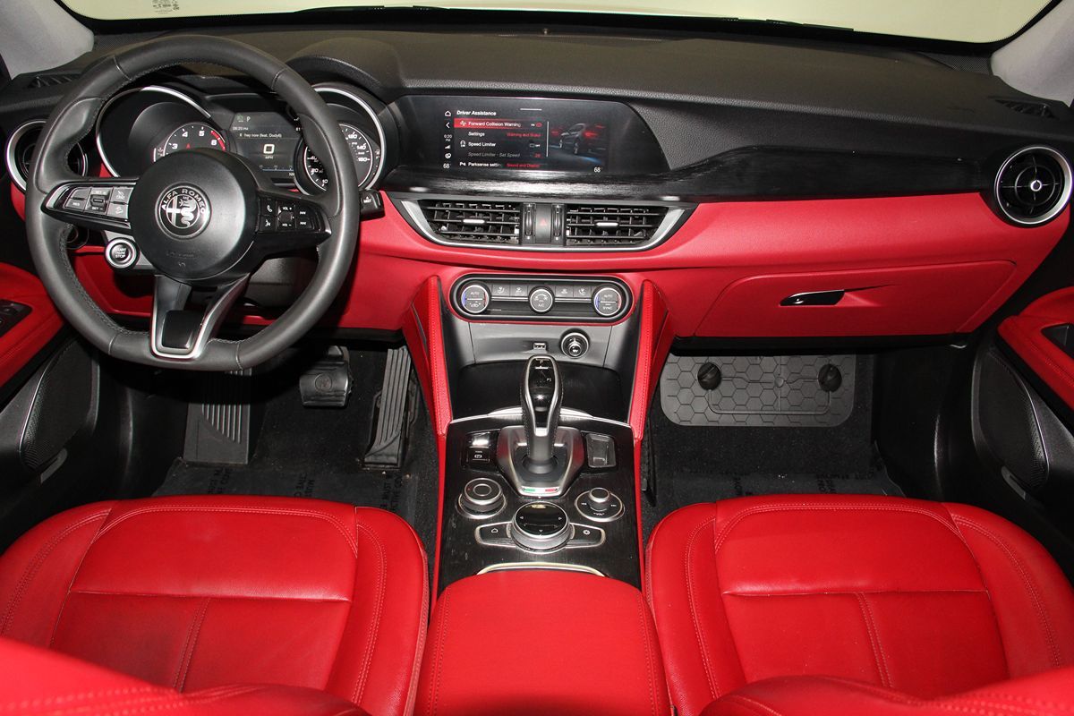 2020 Alfa Romeo Stelvio photo 16