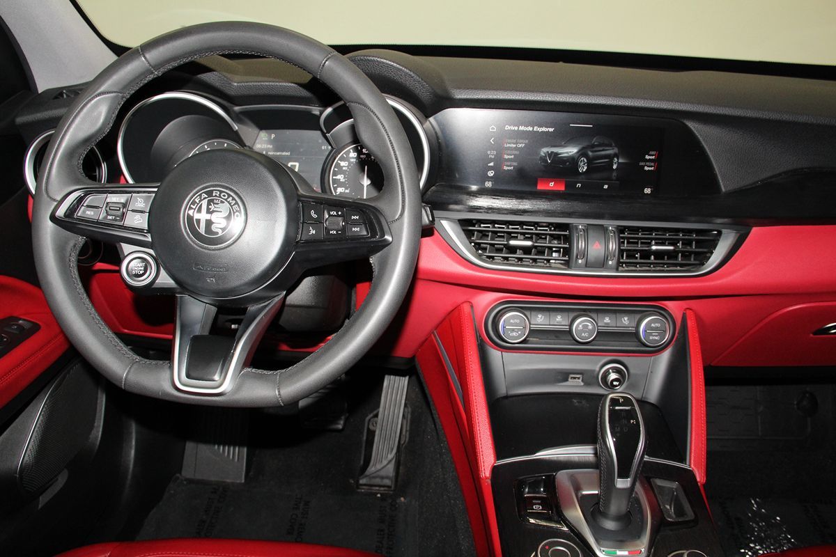 2020 Alfa Romeo Stelvio photo 17