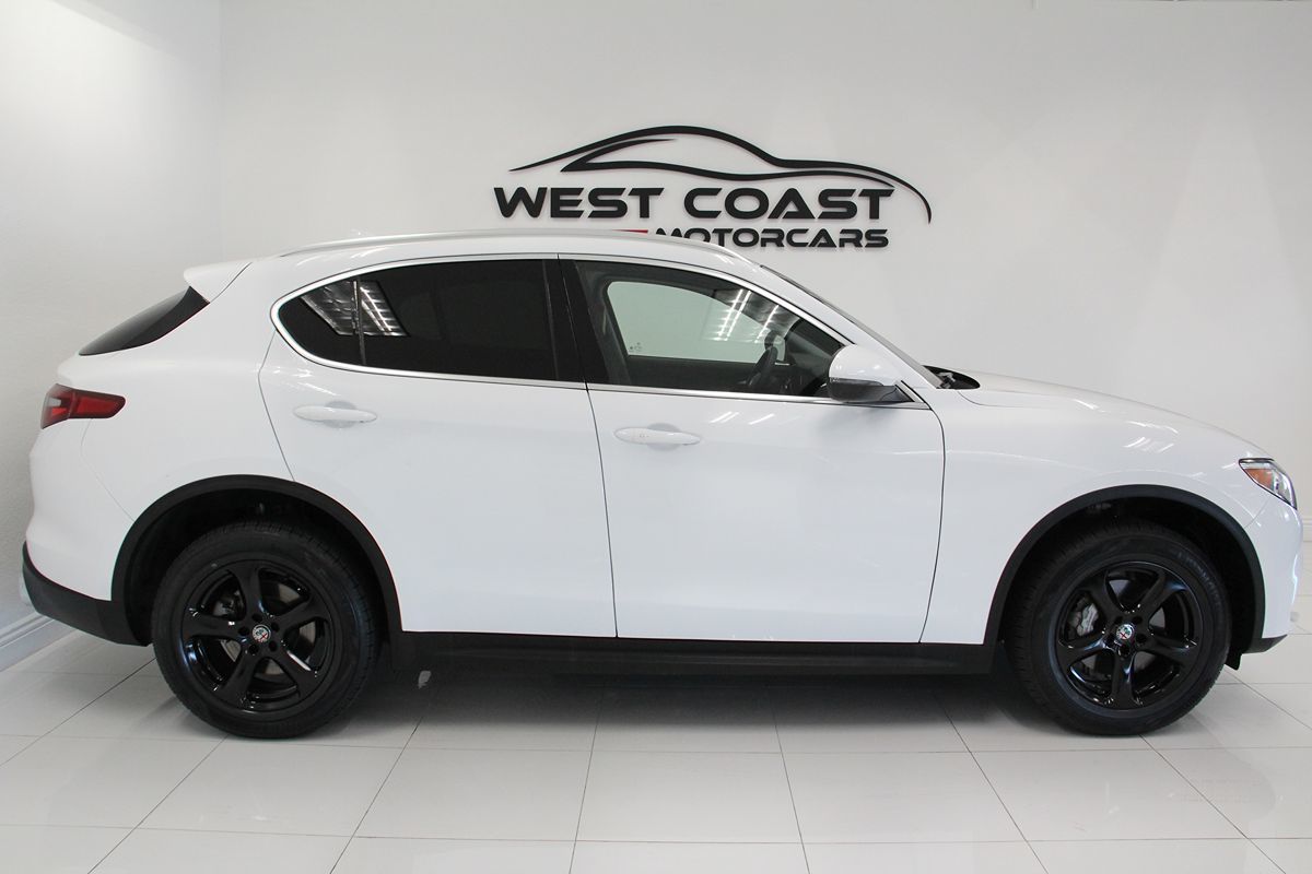 2020 Alfa Romeo Stelvio photo 9