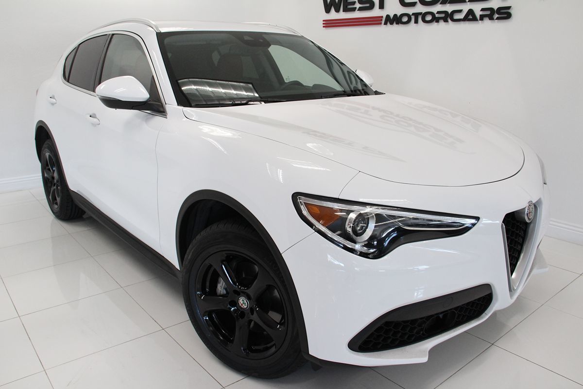 2020 Alfa Romeo Stelvio photo 2