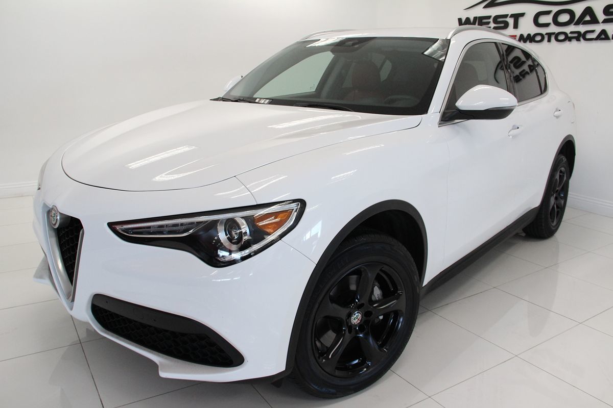 2020 Alfa Romeo Stelvio photo 4
