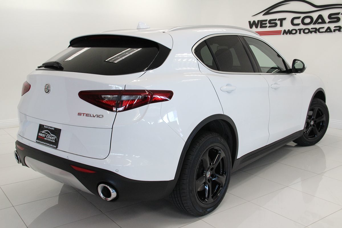 2020 Alfa Romeo Stelvio photo 8