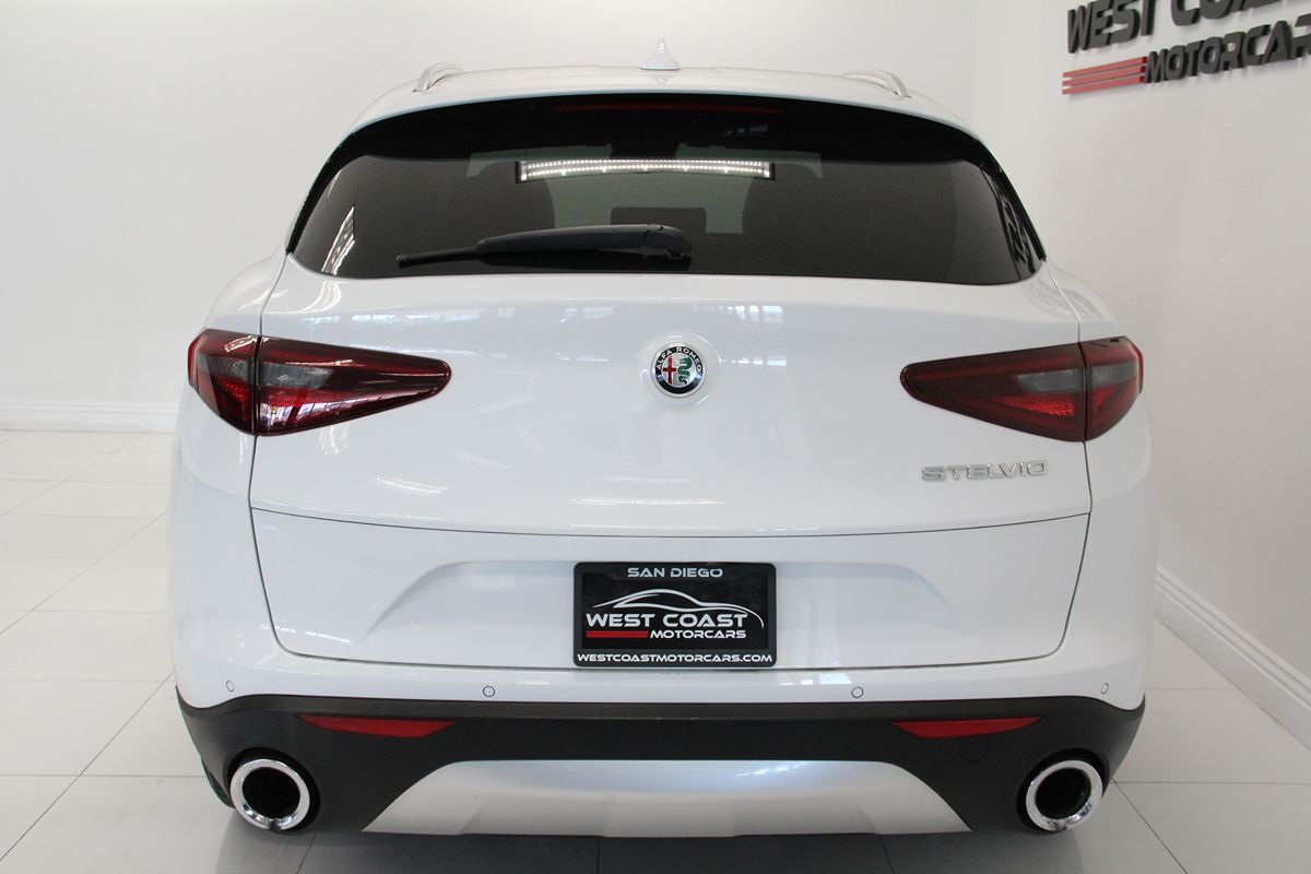 2020 Alfa Romeo Stelvio photo 7