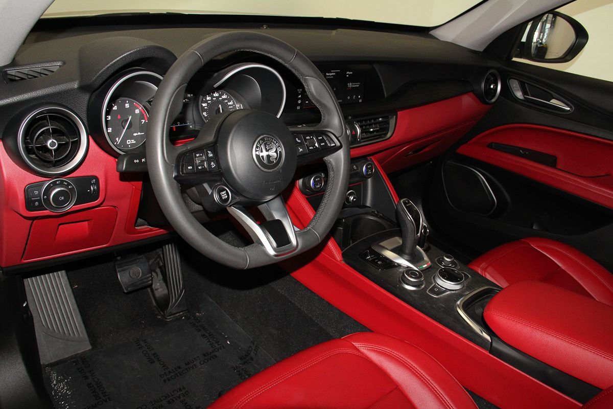 2020 Alfa Romeo Stelvio photo 20