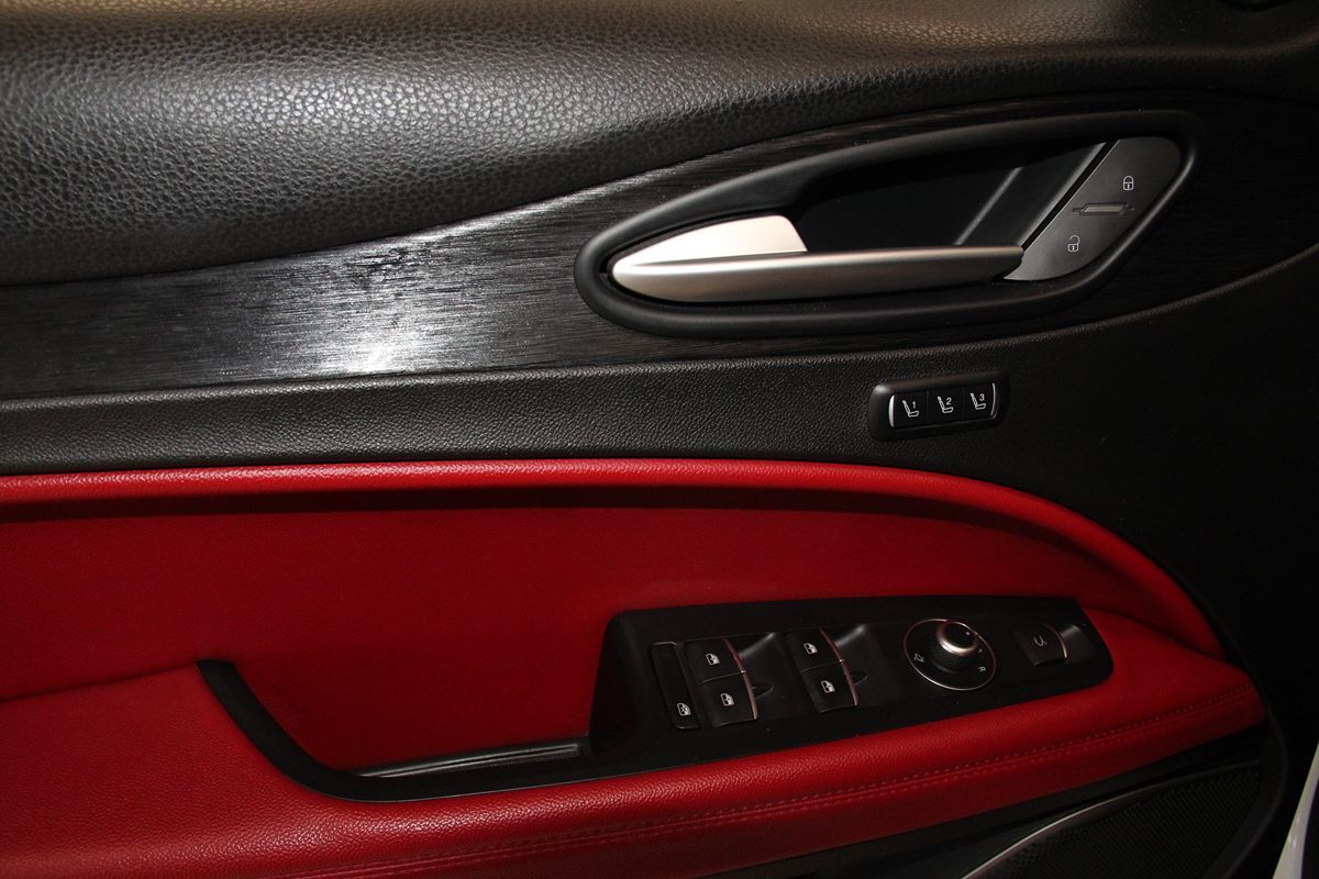 2020 Alfa Romeo Stelvio photo 23