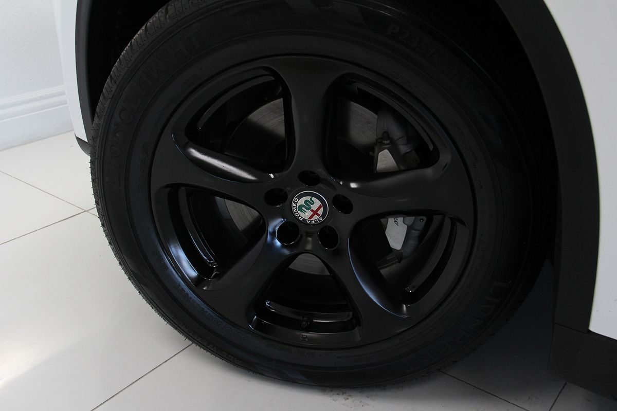 2020 Alfa Romeo Stelvio photo 14