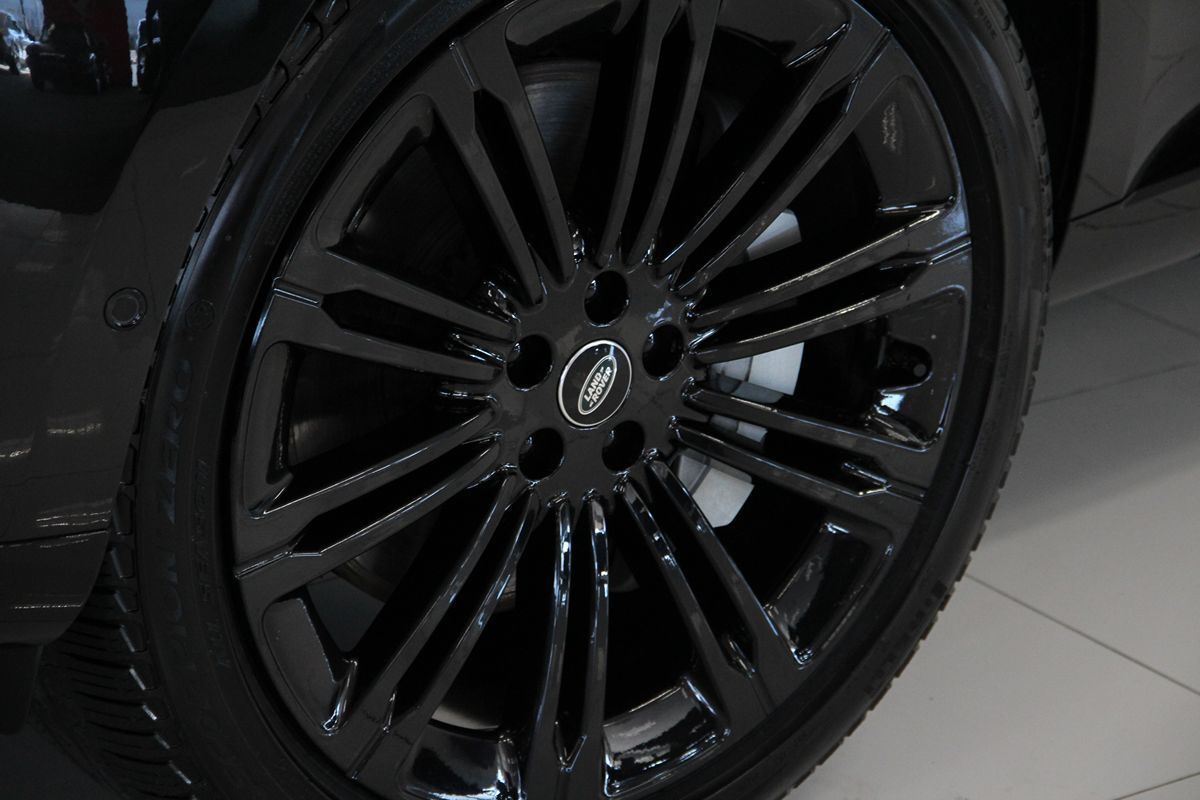 2023 Land Rover Range Rover SE photo 15