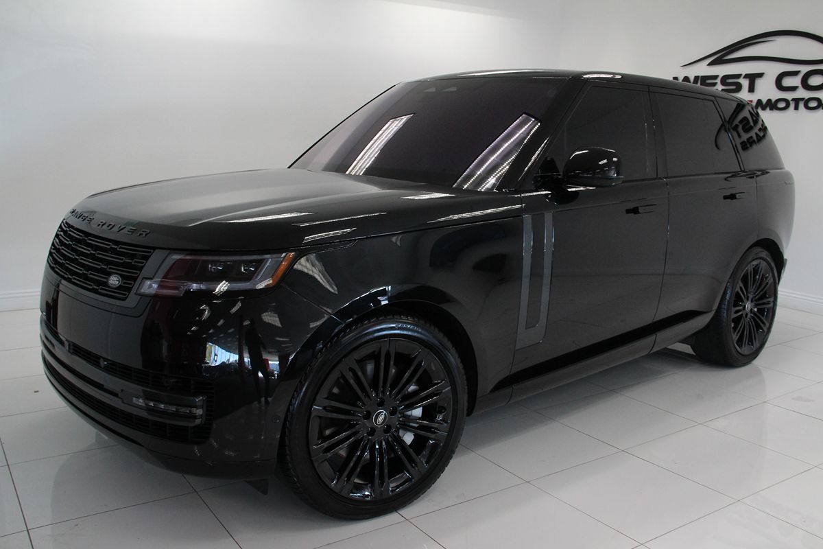 2023 Land Rover Range Rover SE photo 4