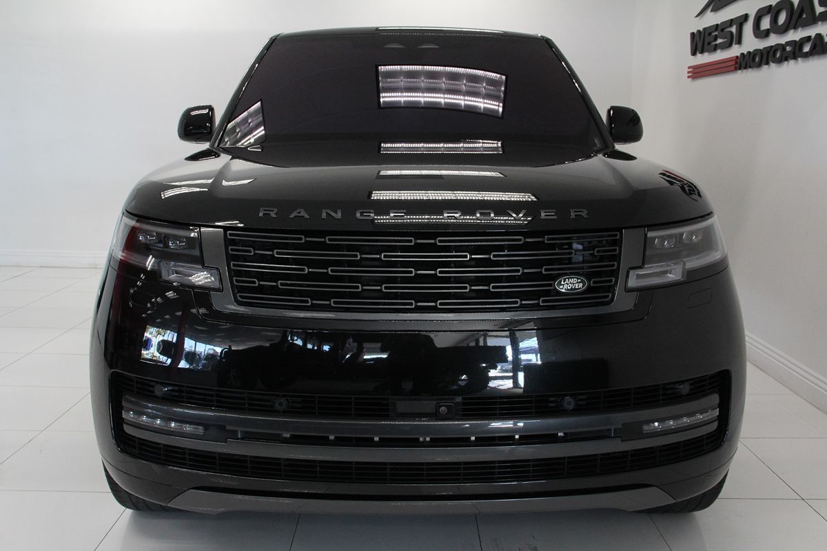 2023 Land Rover Range Rover SE photo 3