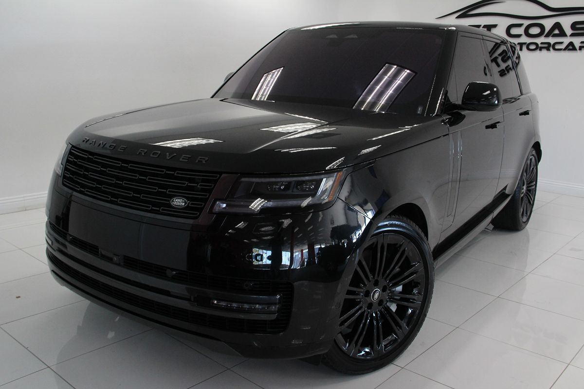 2023 Land Rover Range Rover SE photo 6