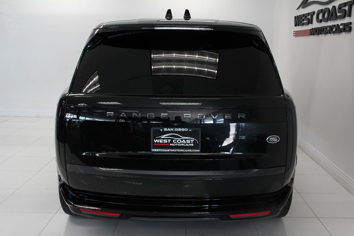 2023 Land Rover Range Rover SE photo 9