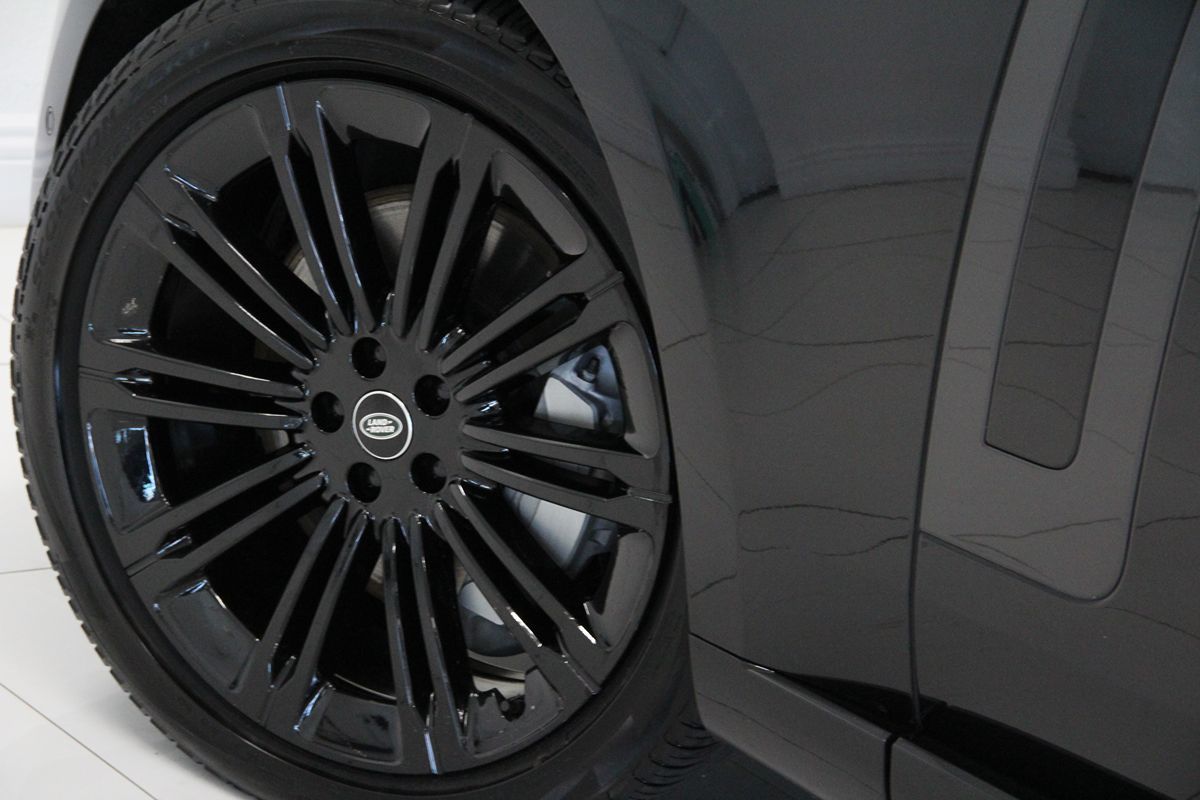 2023 Land Rover Range Rover SE photo 18