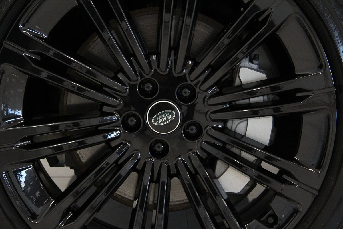 2023 Land Rover Range Rover SE photo 17