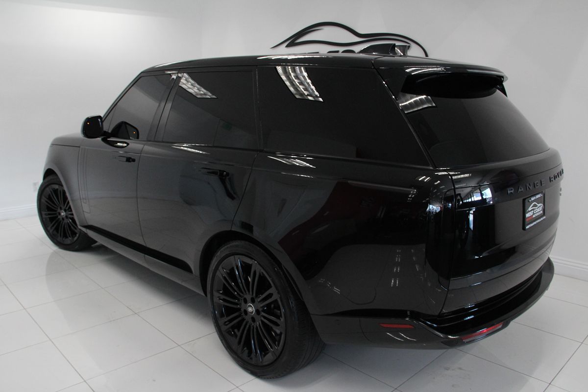 2023 Land Rover Range Rover SE photo 10