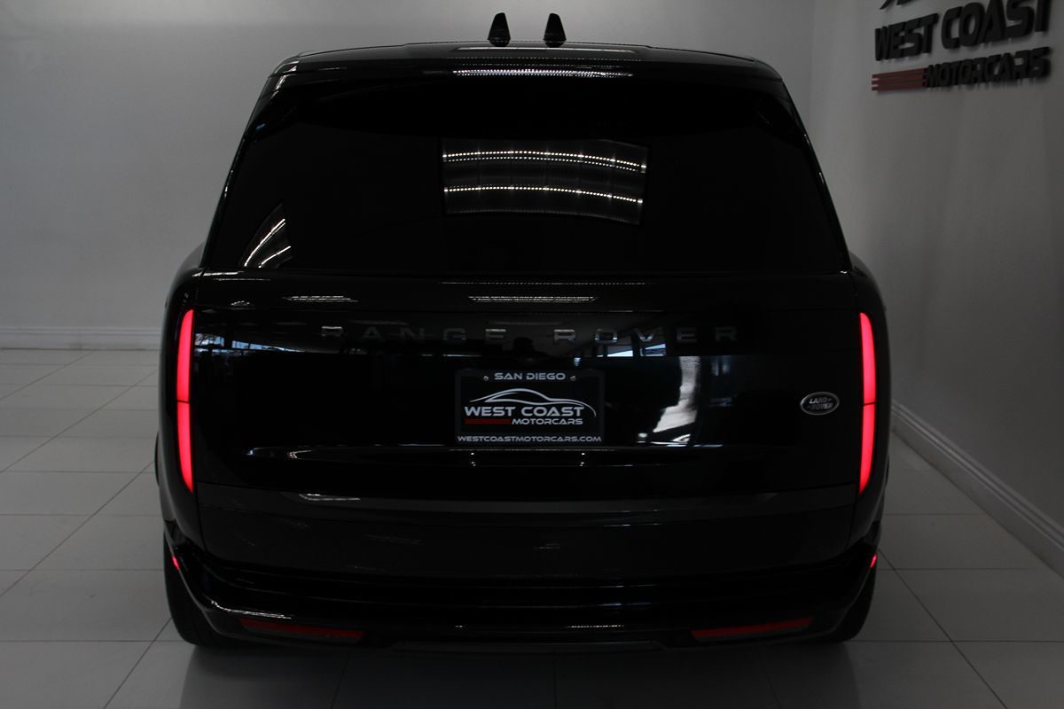 2023 Land Rover Range Rover SE photo 14