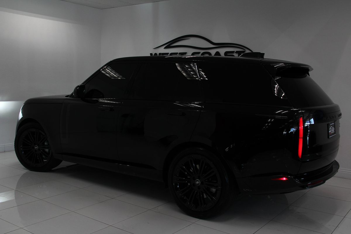 2023 Land Rover Range Rover SE photo 13