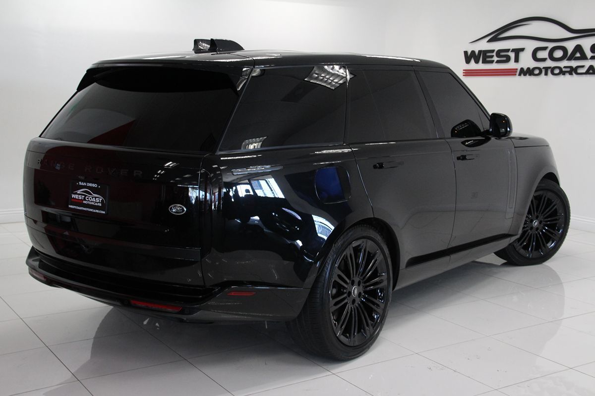 2023 Land Rover Range Rover SE photo 11