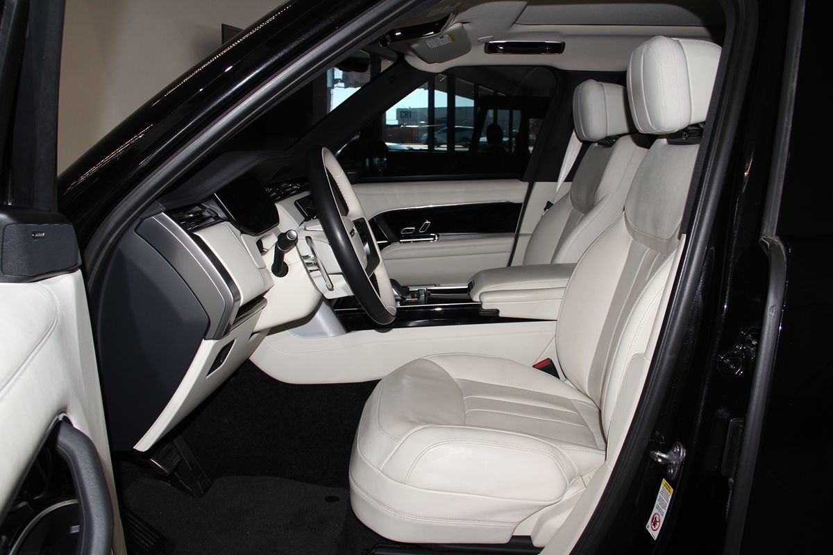 2023 Land Rover Range Rover SE photo 24