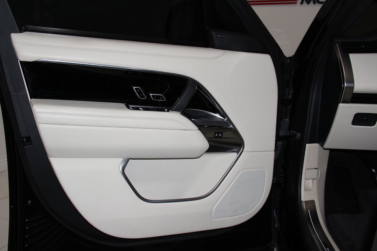2023 Land Rover Range Rover SE photo 35