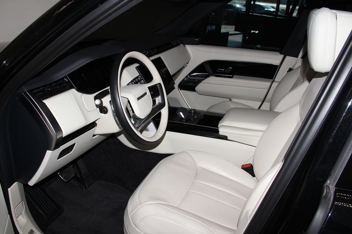 2023 Land Rover Range Rover SE photo 27