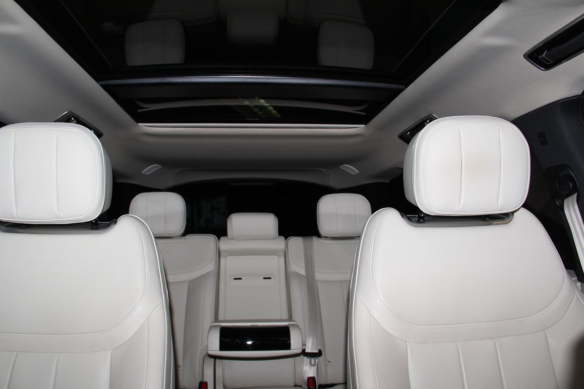 2023 Land Rover Range Rover SE photo 28