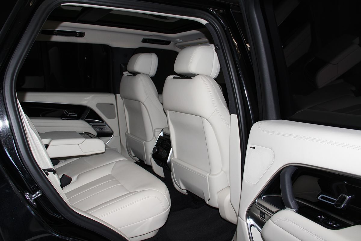 2023 Land Rover Range Rover SE photo 33