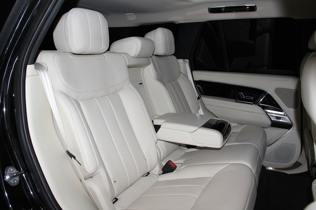 2023 Land Rover Range Rover SE photo 38