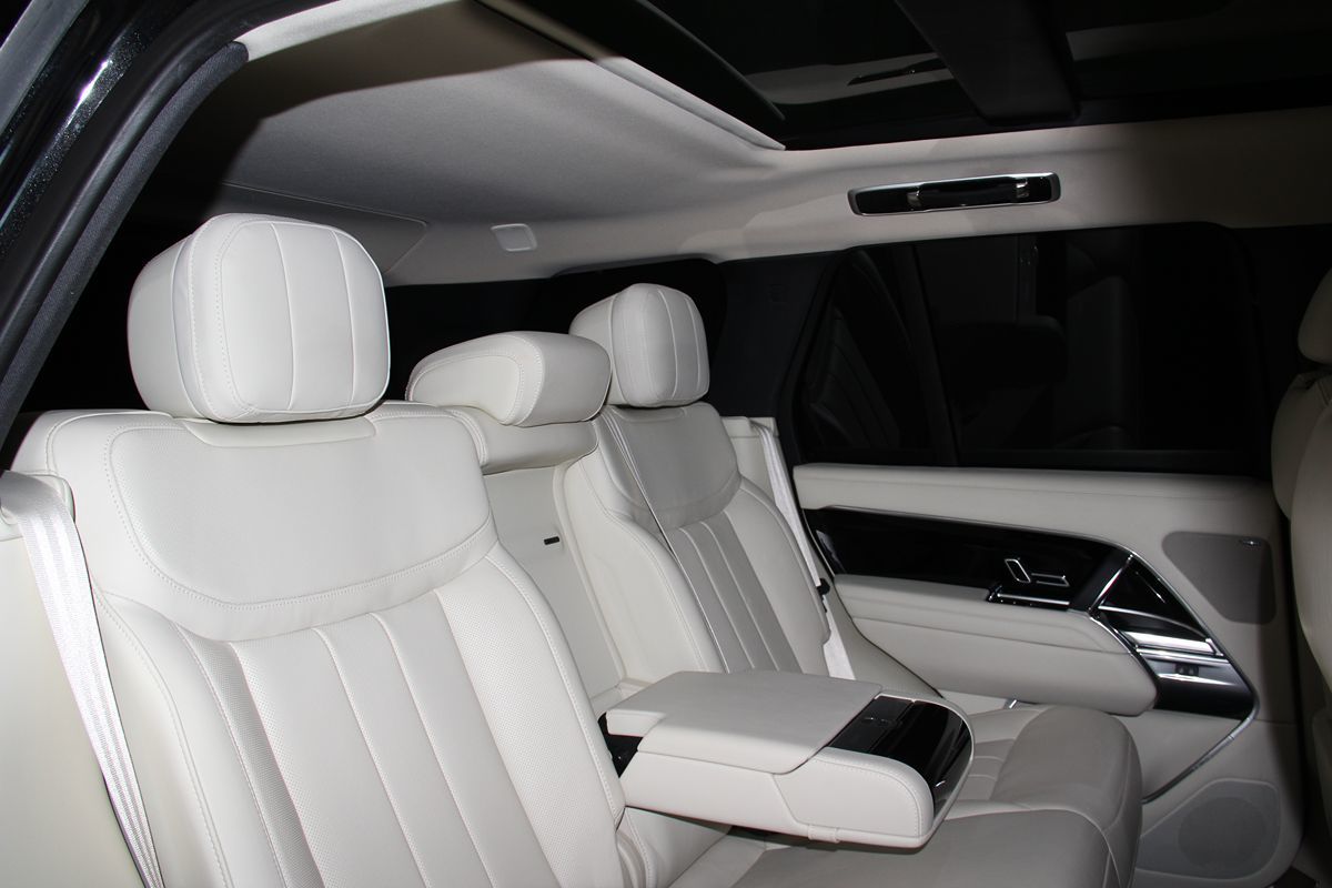 2023 Land Rover Range Rover SE photo 39