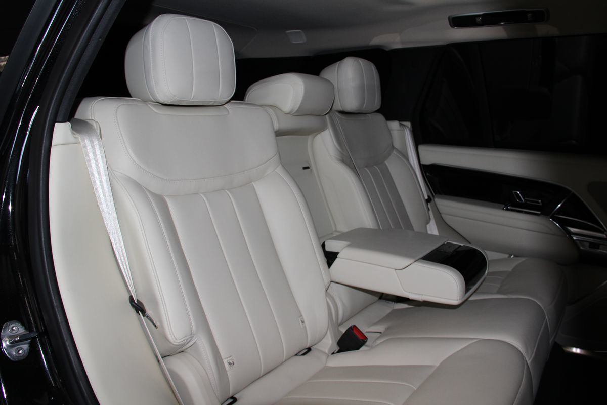 2023 Land Rover Range Rover SE photo 40