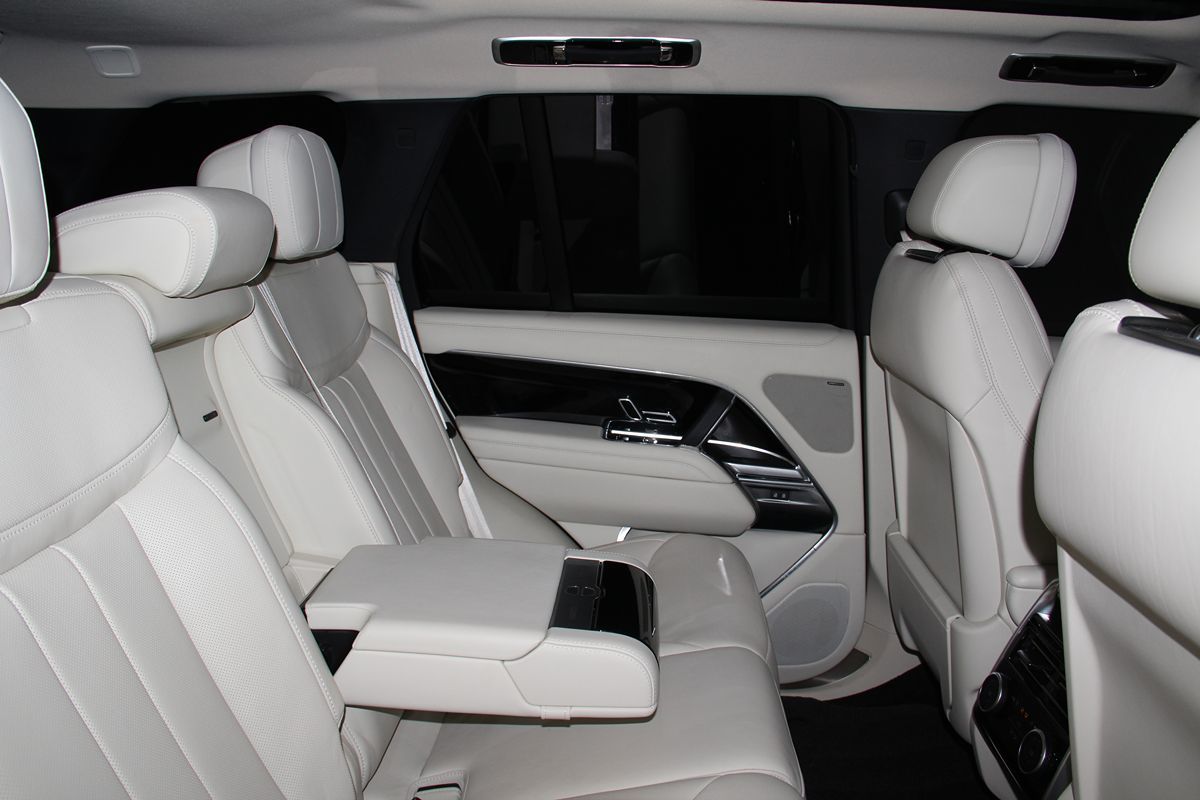 2023 Land Rover Range Rover SE photo 41