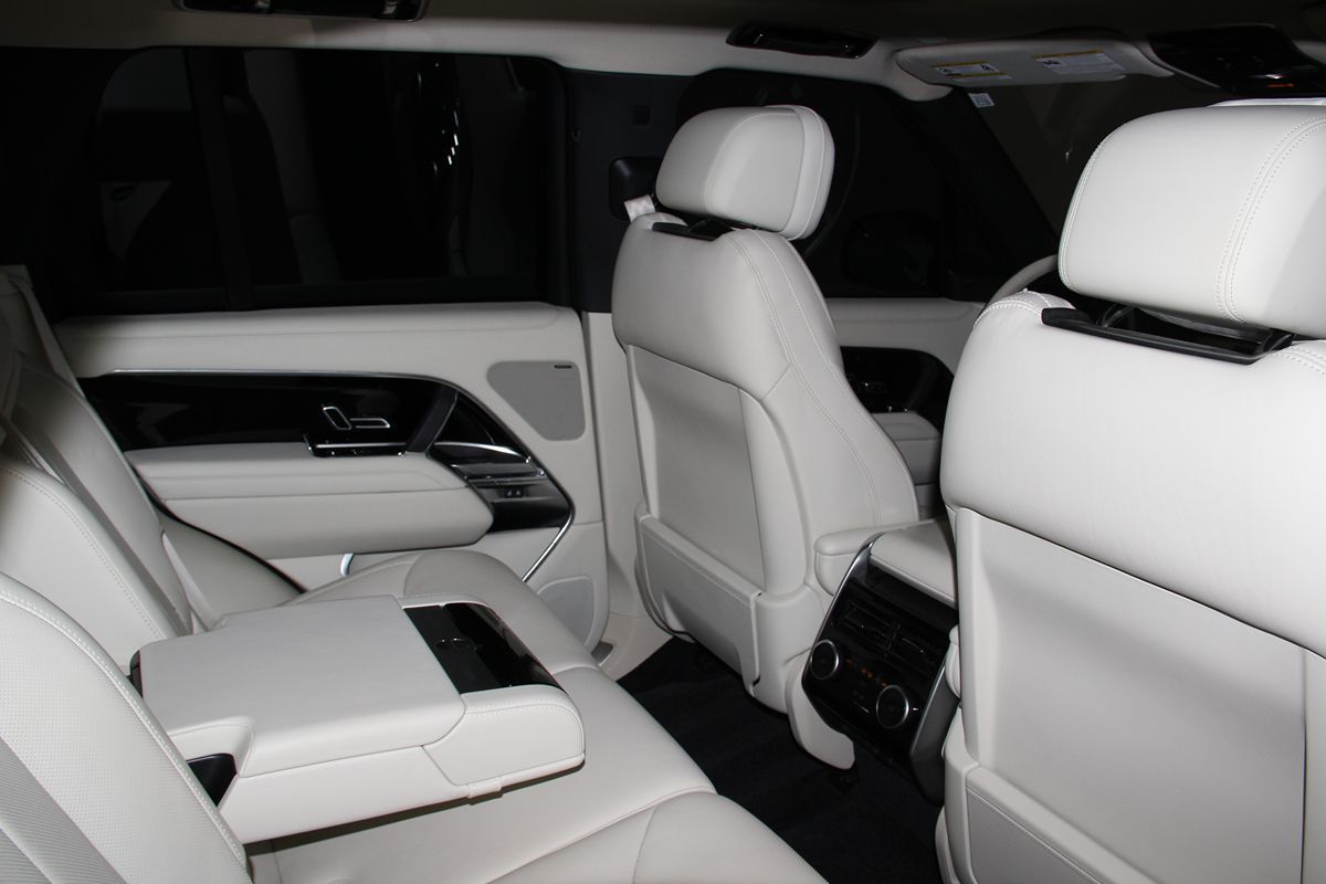 2023 Land Rover Range Rover SE photo 42