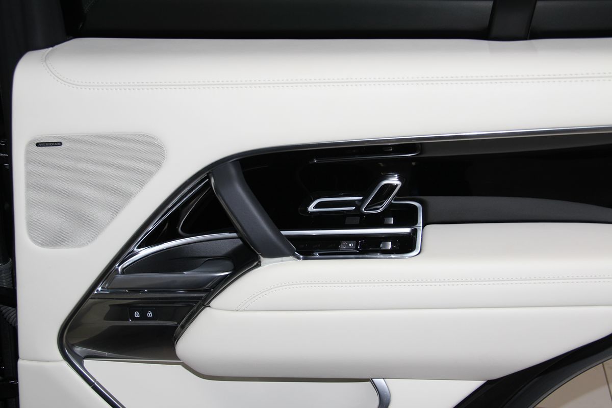 2023 Land Rover Range Rover SE photo 43
