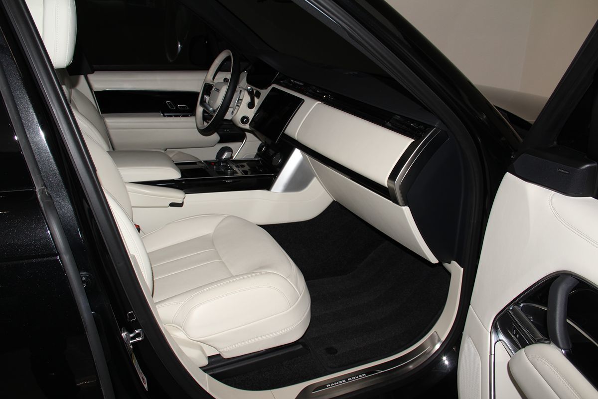 2023 Land Rover Range Rover SE photo 44