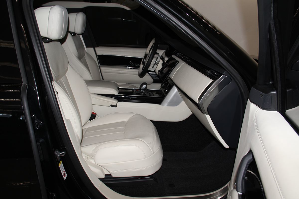 2023 Land Rover Range Rover SE photo 45