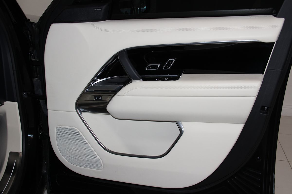 2023 Land Rover Range Rover SE photo 49